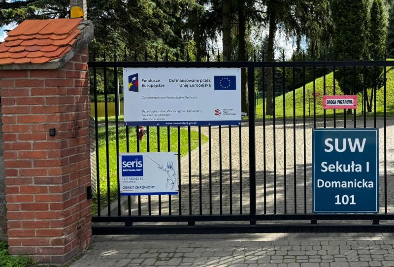 Tablice informacyjne w miejscach realizacji projektu „Cyberbezpieczne Wodociągi w Siedlcach”